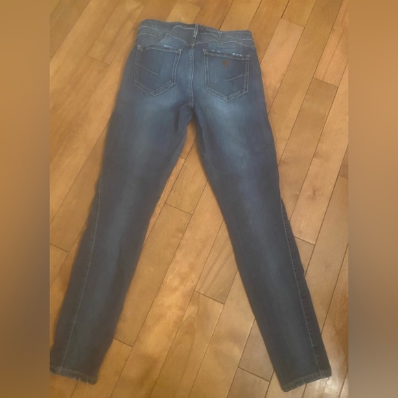 Women’s Guess Skinny Jeans - Picture 2 of 3
